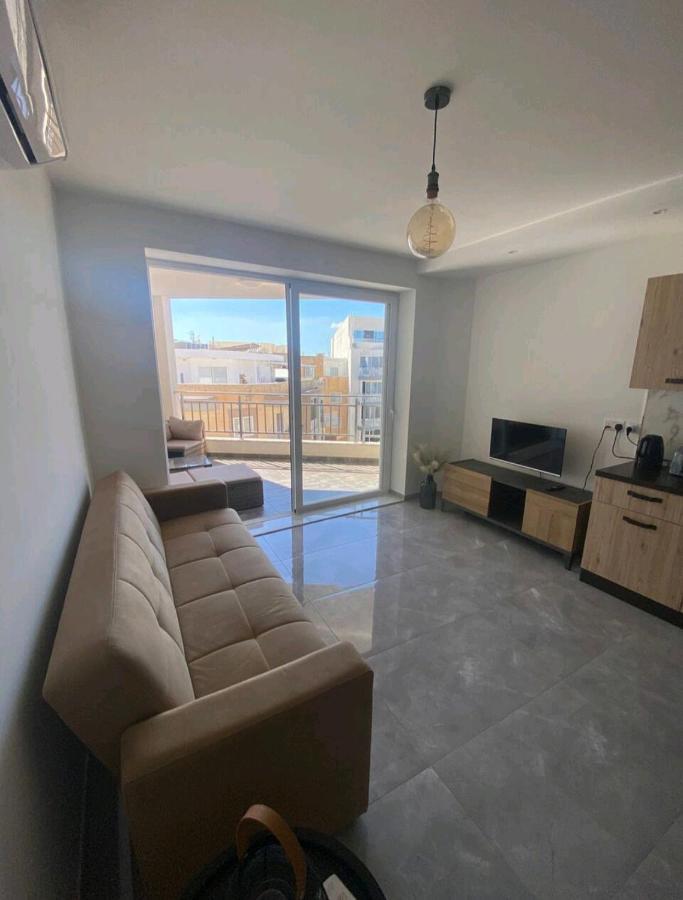 Modern 1 Bedroom Apartment 400M Away From The Sea Сейнт Полс Бей Екстериор снимка